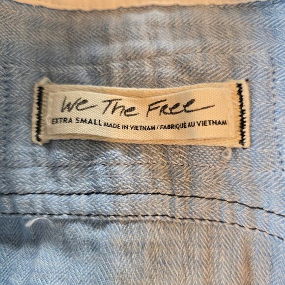 We The Free Pacific Dawn Button Up Blouse Womens XS Chambray Raw Hem Boho Summer - Picture 8 of 10